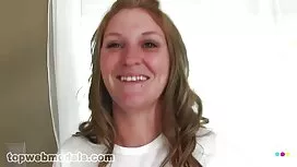 Жінка сидить на безк ...